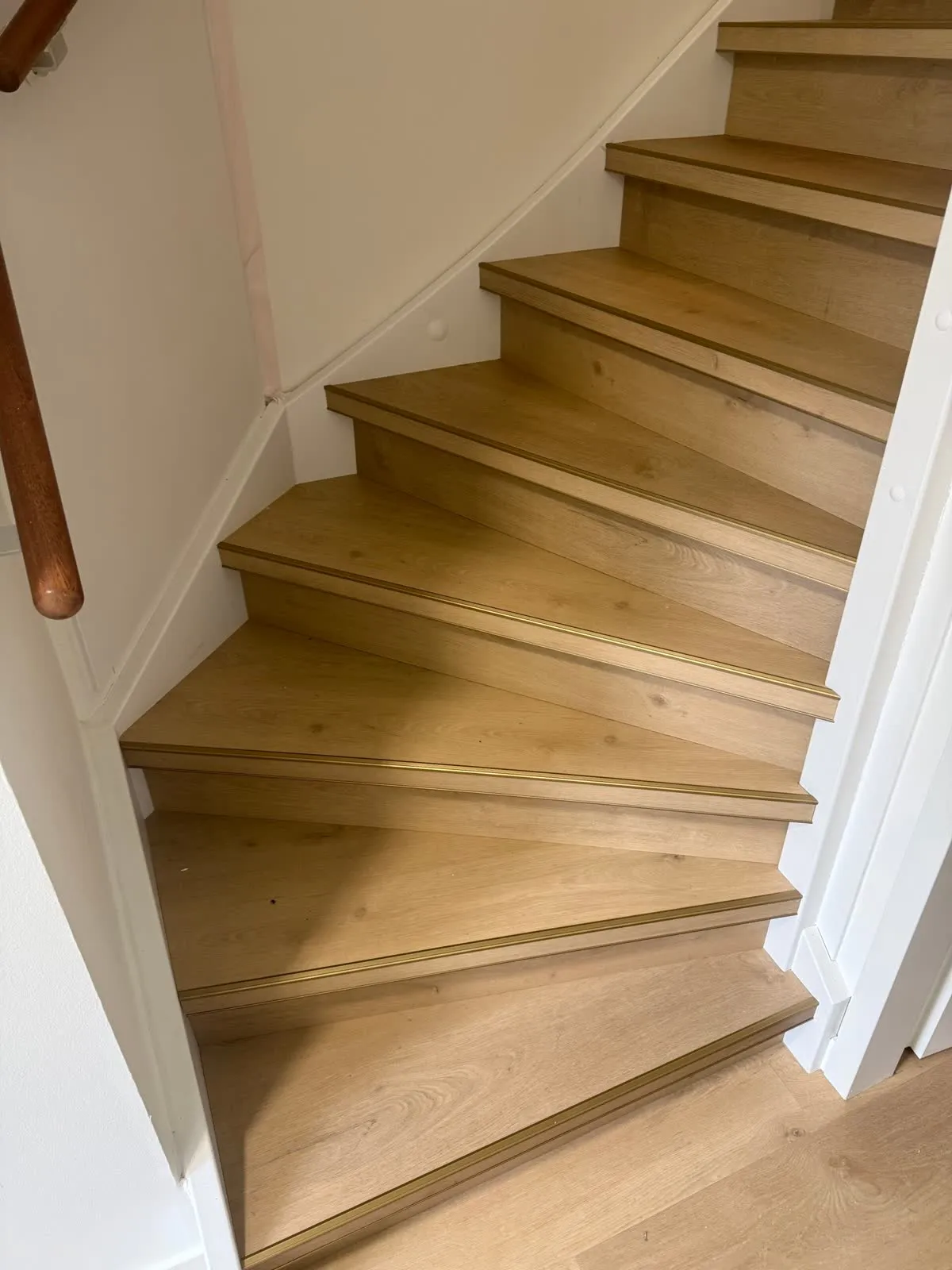 Trap gerenoveerd met licht eiken houtdecor