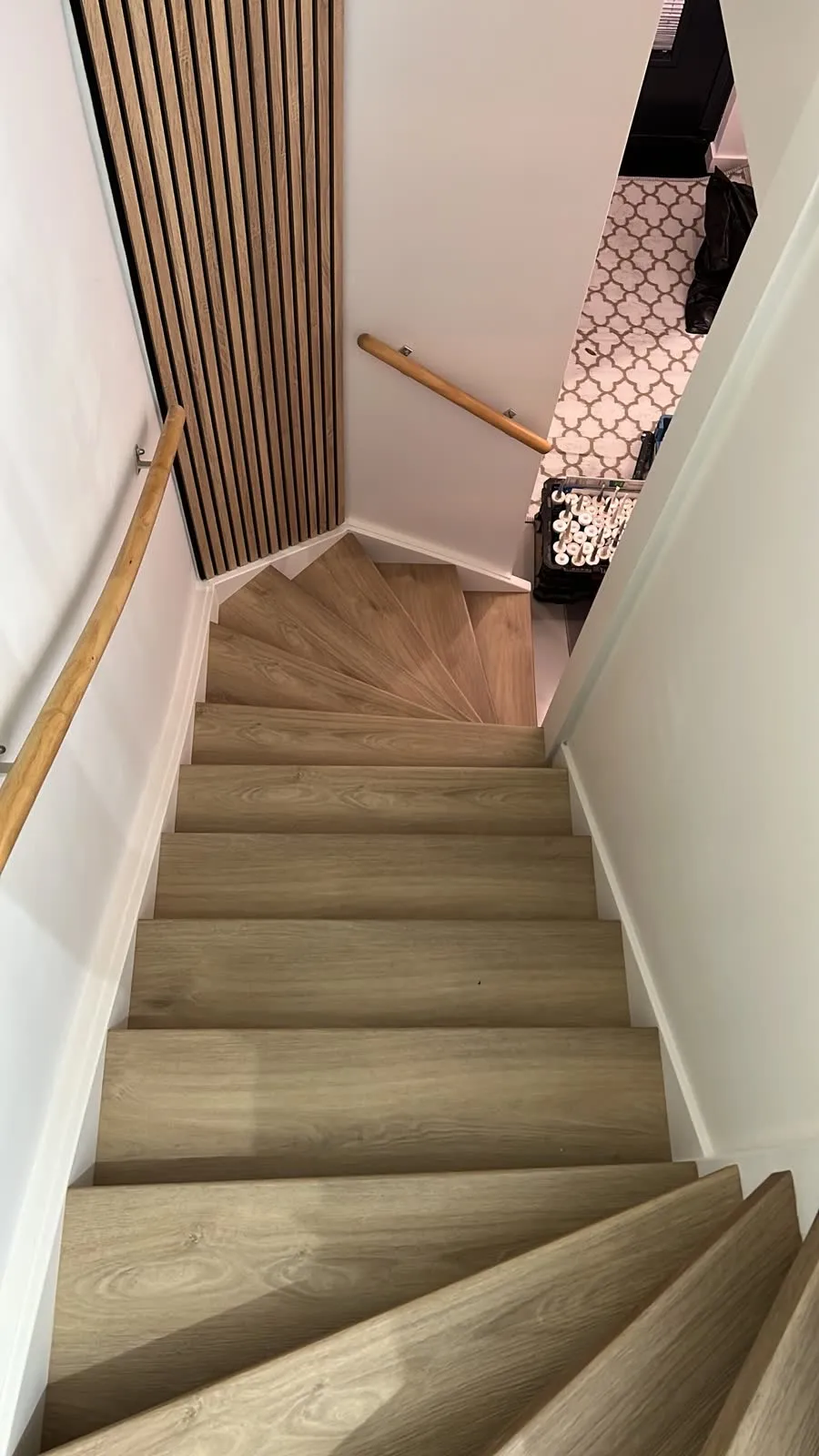 Trap gerenoveerd met licht eiken houtdecor